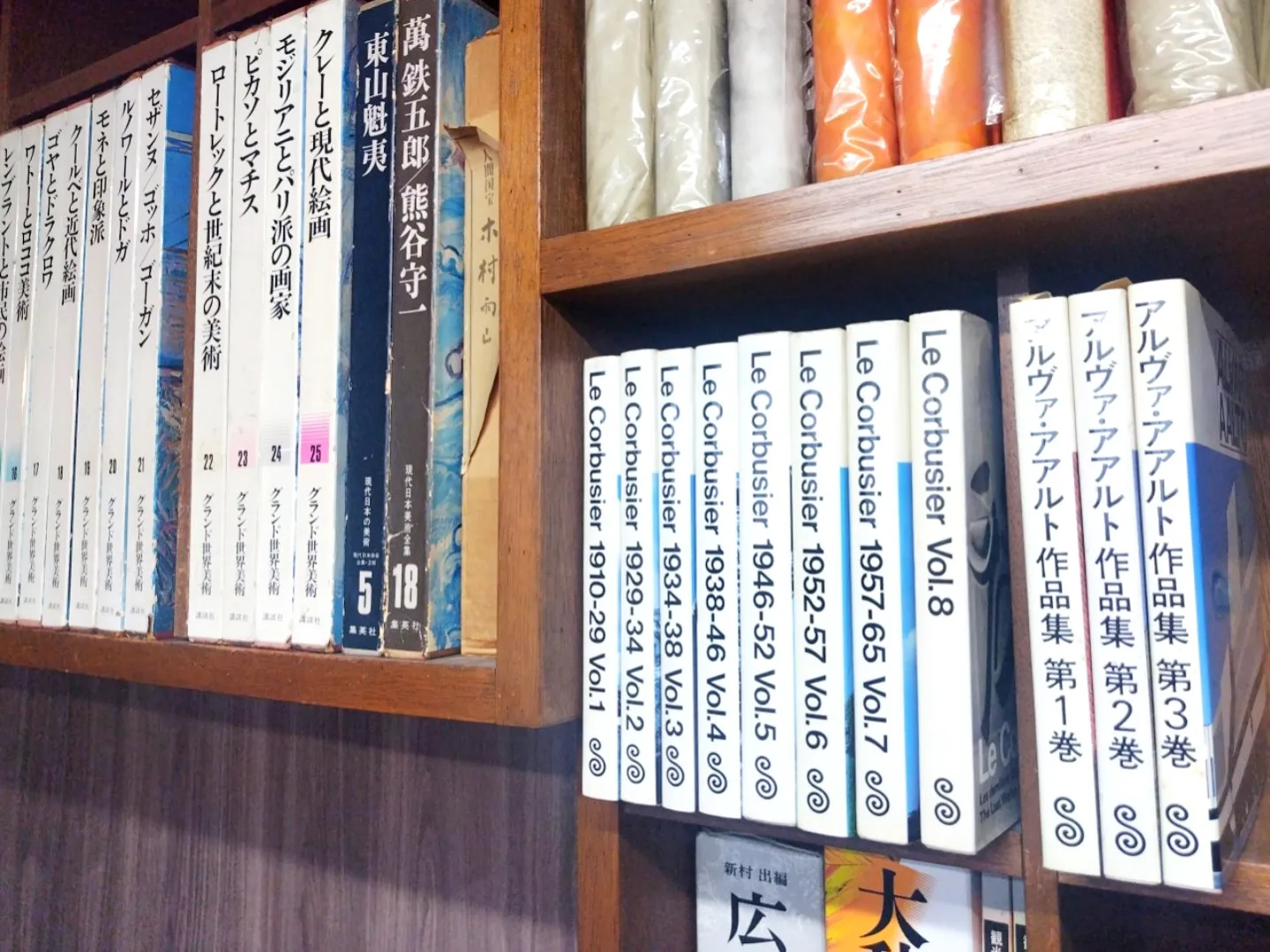 事務所所蔵の貴重な資料の一部をご紹介します。