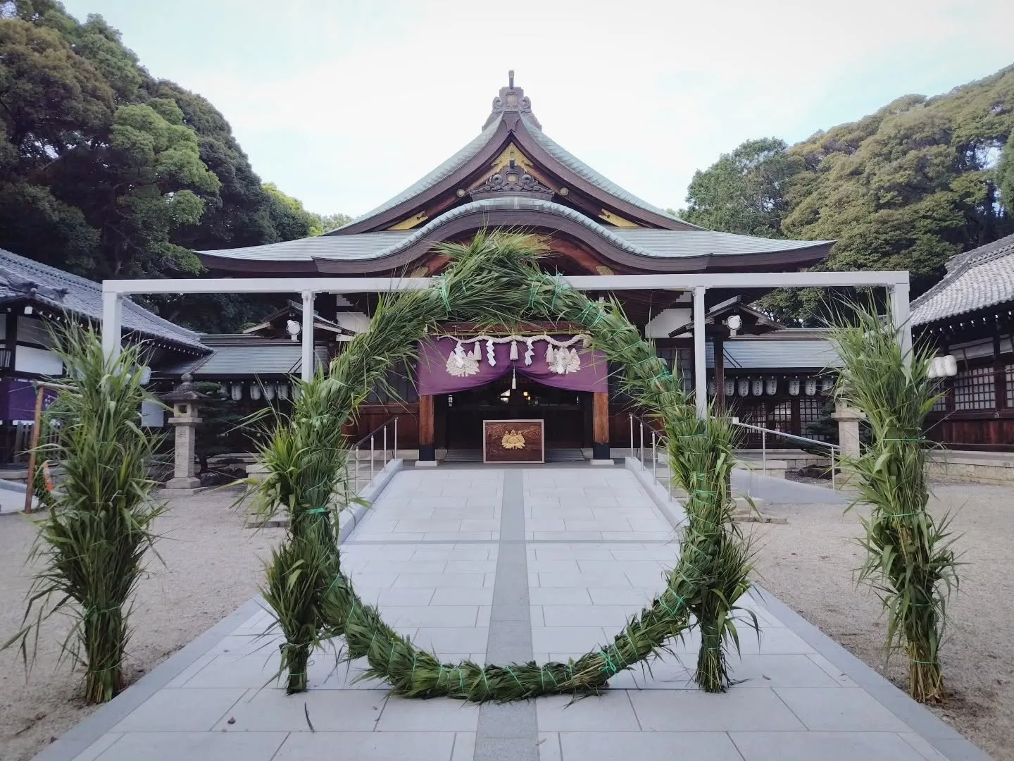 事務所近くにある成海神社では、毎年海の日の前日夕暮れに「夏越...